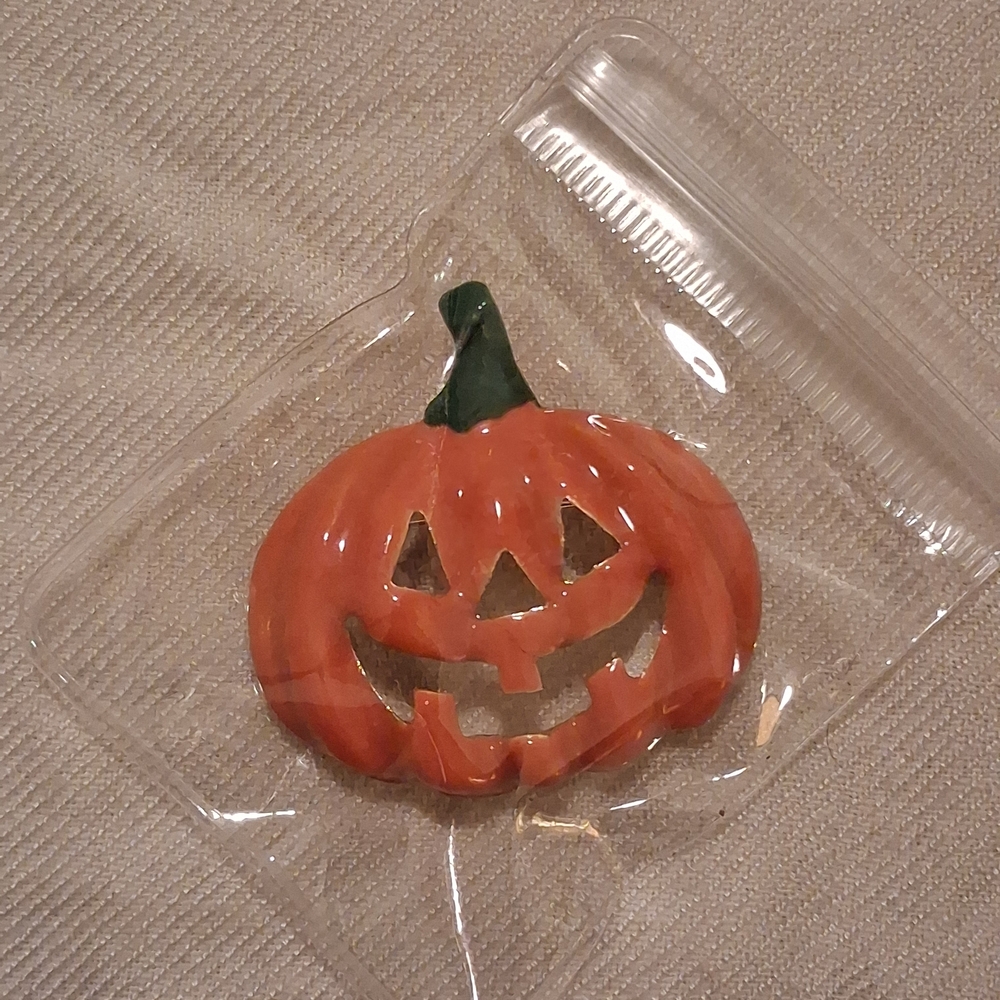 Halloween Jack-O-Lantern Brooch - Picture 5 of 5